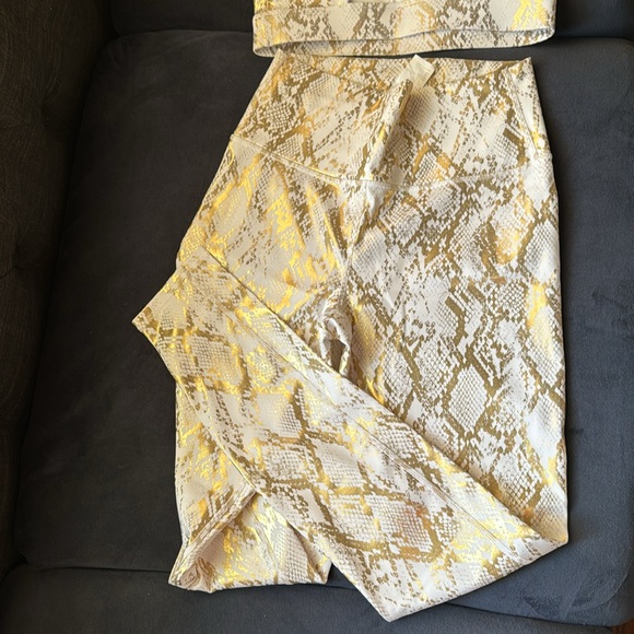 Fabletics define PowerHold HR legging 7/8 legging & bra - Picture 6 of 8